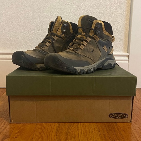 Keen Hiking Boots - Picture 2 of 3